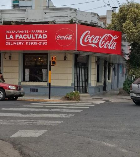 La Facultad, el bodegón de Avellaneda que combina sabor casero, fútbol, familia y amigos